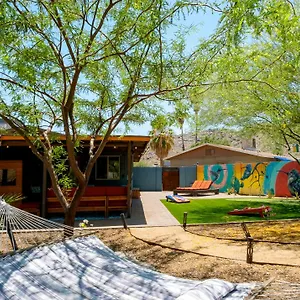 https://2-king-beds-mountain-views-the-hummingbird-house.hotelsofphoenix.com